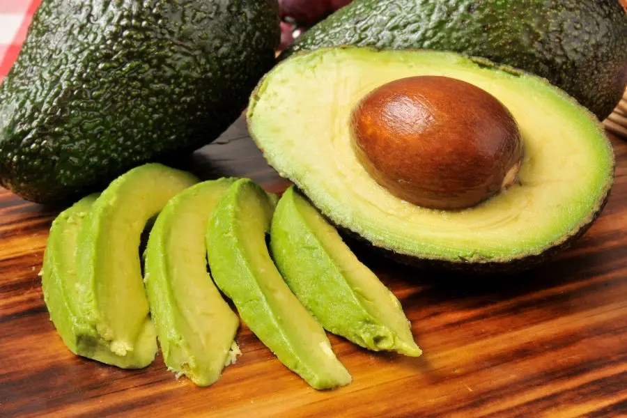 Alimentos para fortalecer os cabelos: Abacate