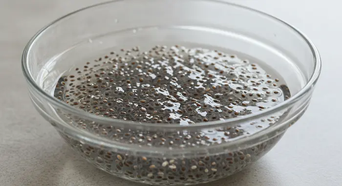 Chia hidratada em um recipiente de vidro
